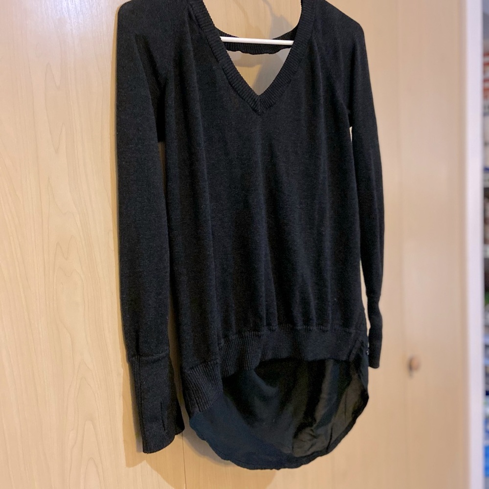 LULULEMON SWEATER. SIZE 10